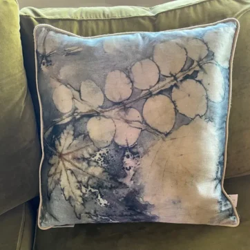 COUSSIN SATINÉ FEUILLES