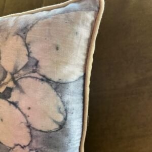 DETAIL COUSSIN SATINE FEUILLES rotated