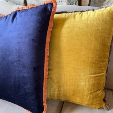COUSSIN VELOURS À FRANGE