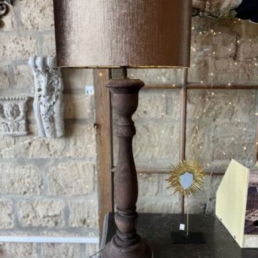 LAMPE BOIS TOURNÉ  CHOCOLAT ABAT-JOUR VELOURS TAUPE