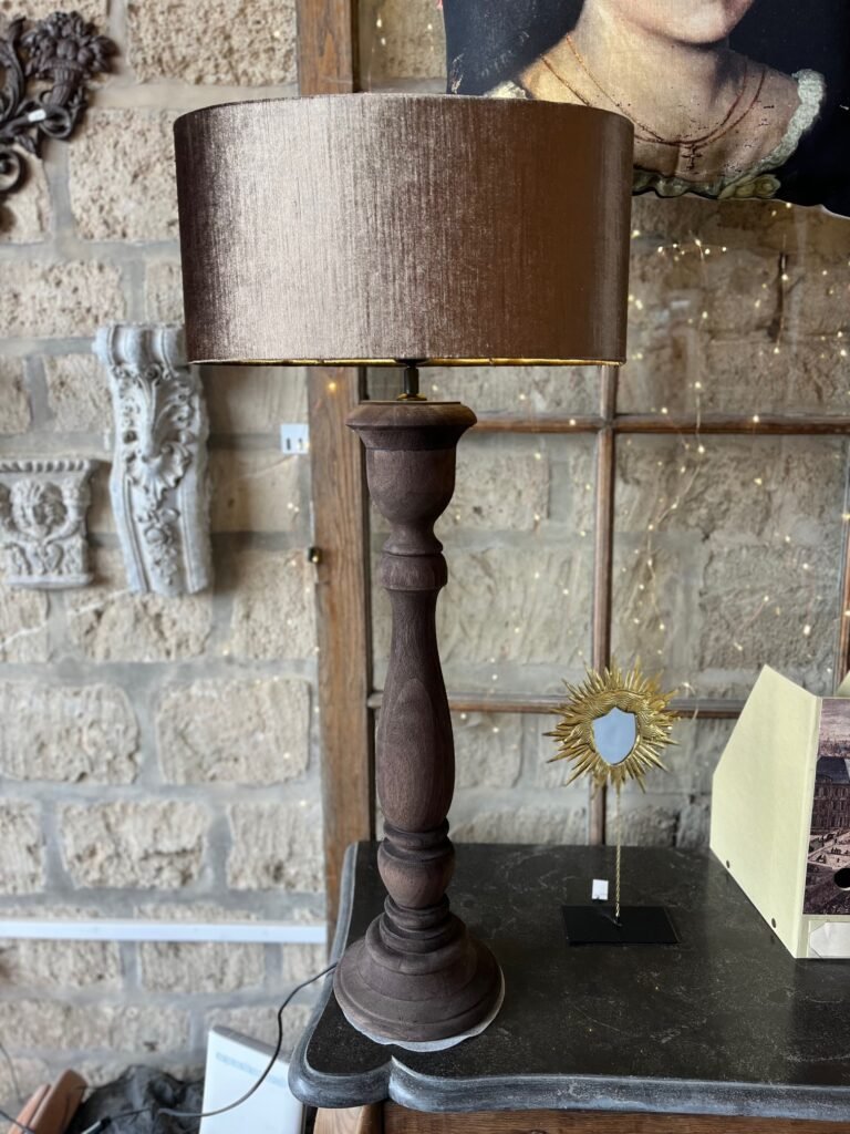 LAMPE BOIS TOURNÉ  CHOCOLAT ABAT-JOUR VELOURS TAUPE