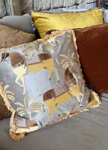 MISE EN SCENE COUSSINS