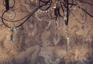 LUSTRE M&Eacute;TAL ET PAMPILLES EN VERRE