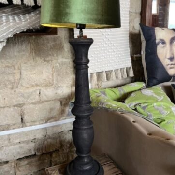 LAMPE BOIS TOURNÉ  NOIR ABAT-JOUR VELOURS VERT