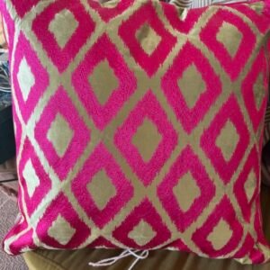 COUSSIN VERT BRODERIE FUCHSIA