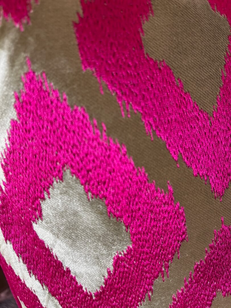 COUSSIN VERT BRODERIE FUCHSIA – Image 2
