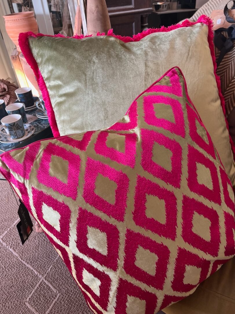 COUSSIN VERT BRODERIE FUCHSIA – Image 3