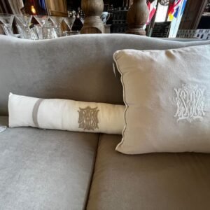 coussin-carre-monogramme